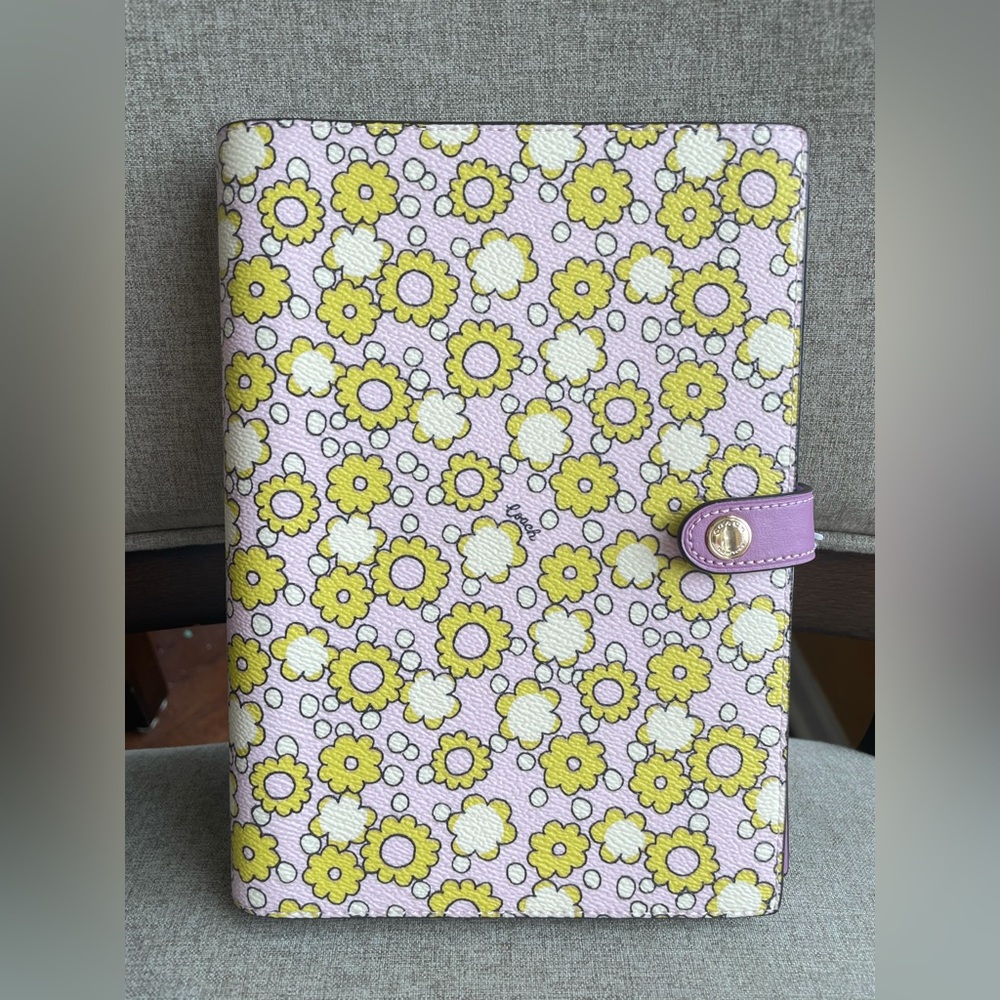 NWT！COACH NOTEBOOK WITH FLORAL PRINT (COACH CBM00)
IM/LILAC MULTI fast shipping